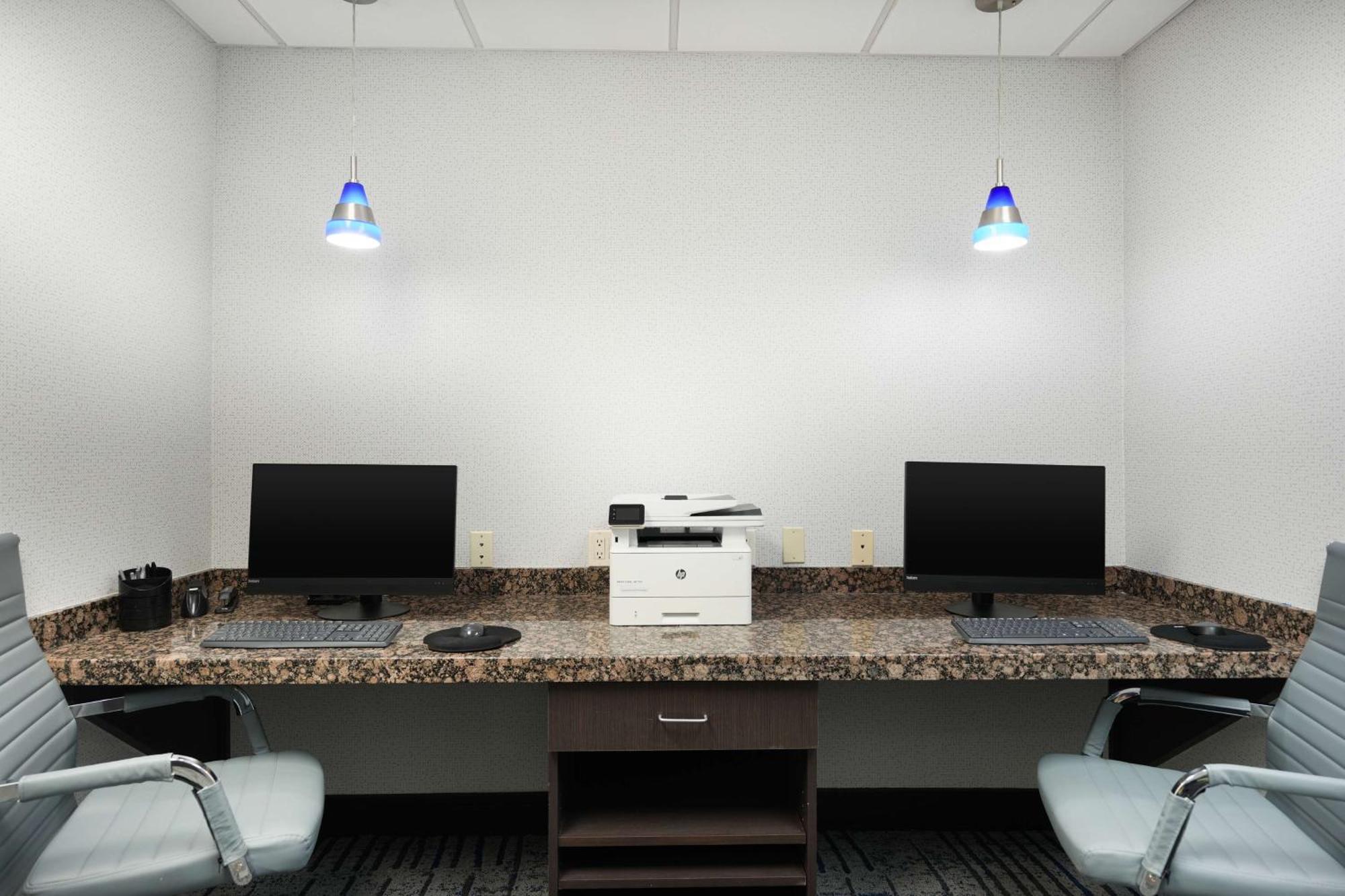Hampton Inn And Suites Tulsa Central Екстериор снимка