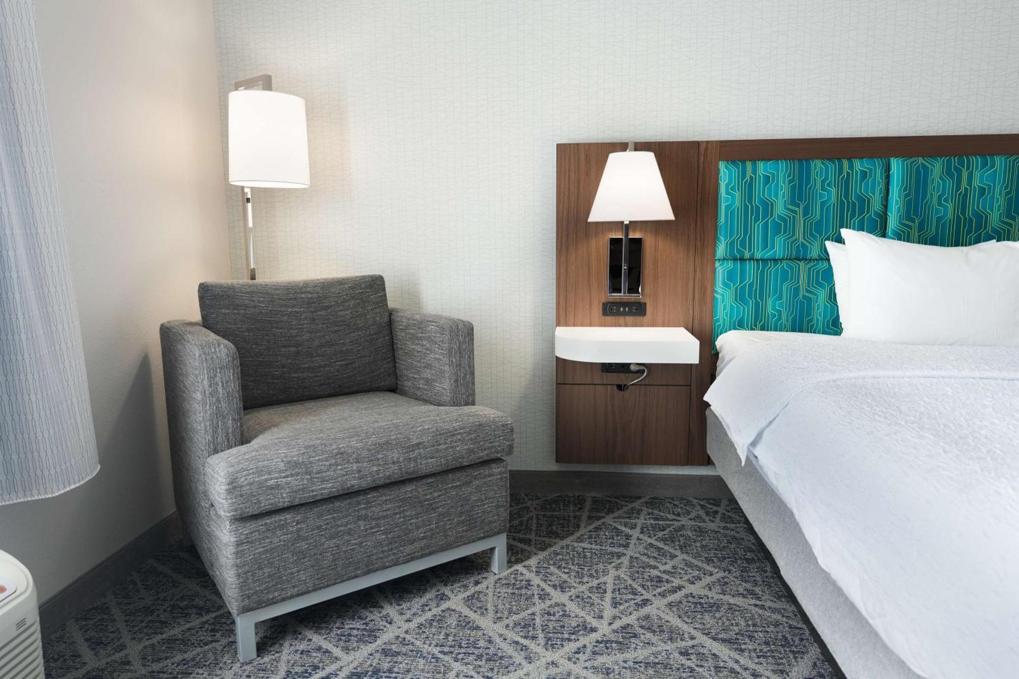 Hampton Inn And Suites Tulsa Central Екстериор снимка