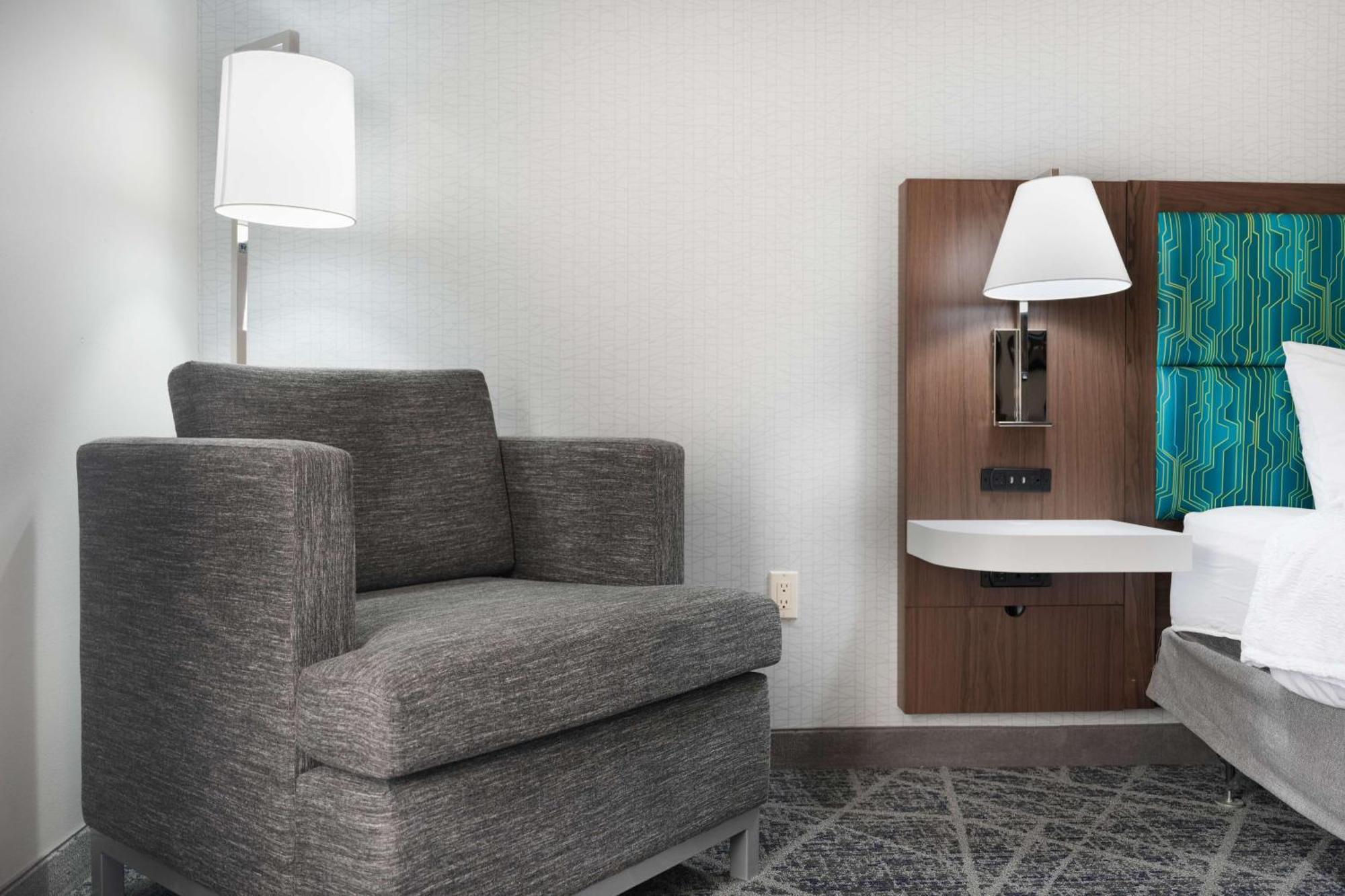Hampton Inn And Suites Tulsa Central Екстериор снимка